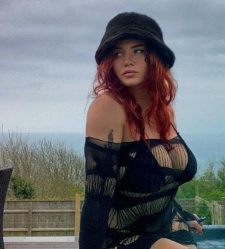 Redhead Slavic babe photo chrome_jN3pUaIznU.png