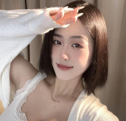 Kasumi – Japanese Beauty Visiting UK photo chrome_klN5KbuW7l.png