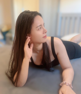 Vikki 1995 photo chrome_JyPeWaNsxx.png